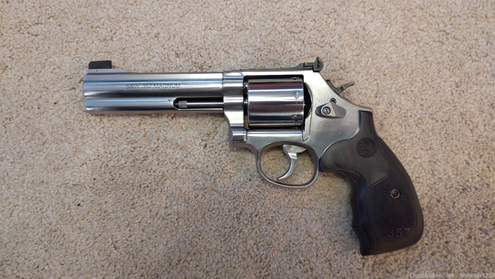 Smith & Wesson 686 PLUS 357 MAG-img-1