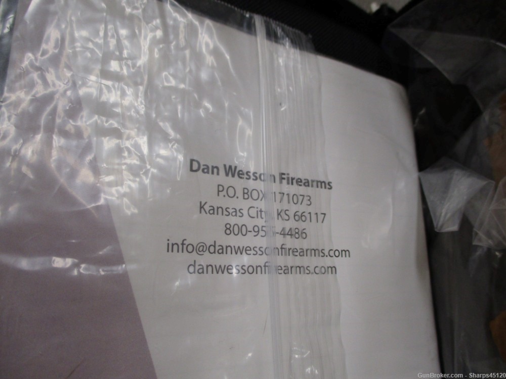 Dan Wesson CZ-USA DWX Compact 9mm, soft case and two 15-rd mags NEAR MINT-img-23