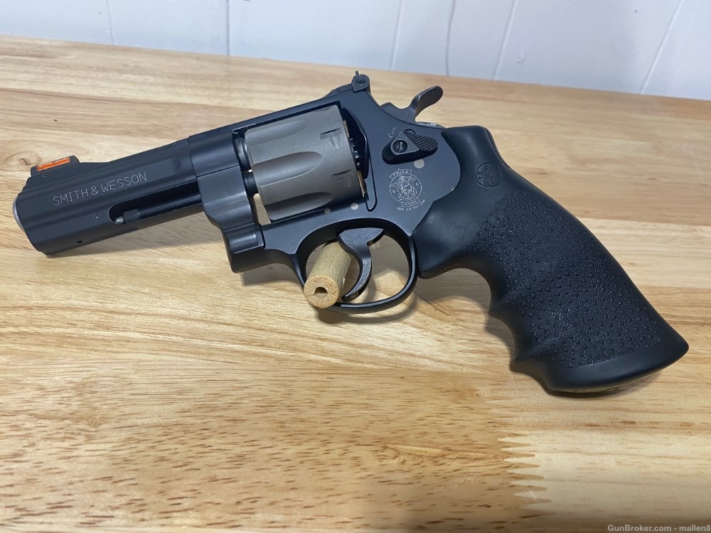 Smith & Wesson 327PD .357 mag Scandium Revolver 4”-img-1