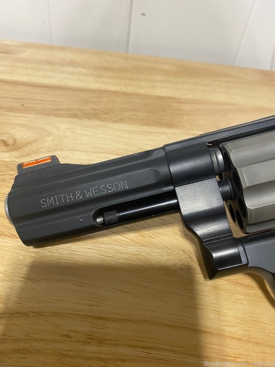 Smith & Wesson 327PD .357 mag Scandium Revolver 4”-img-4