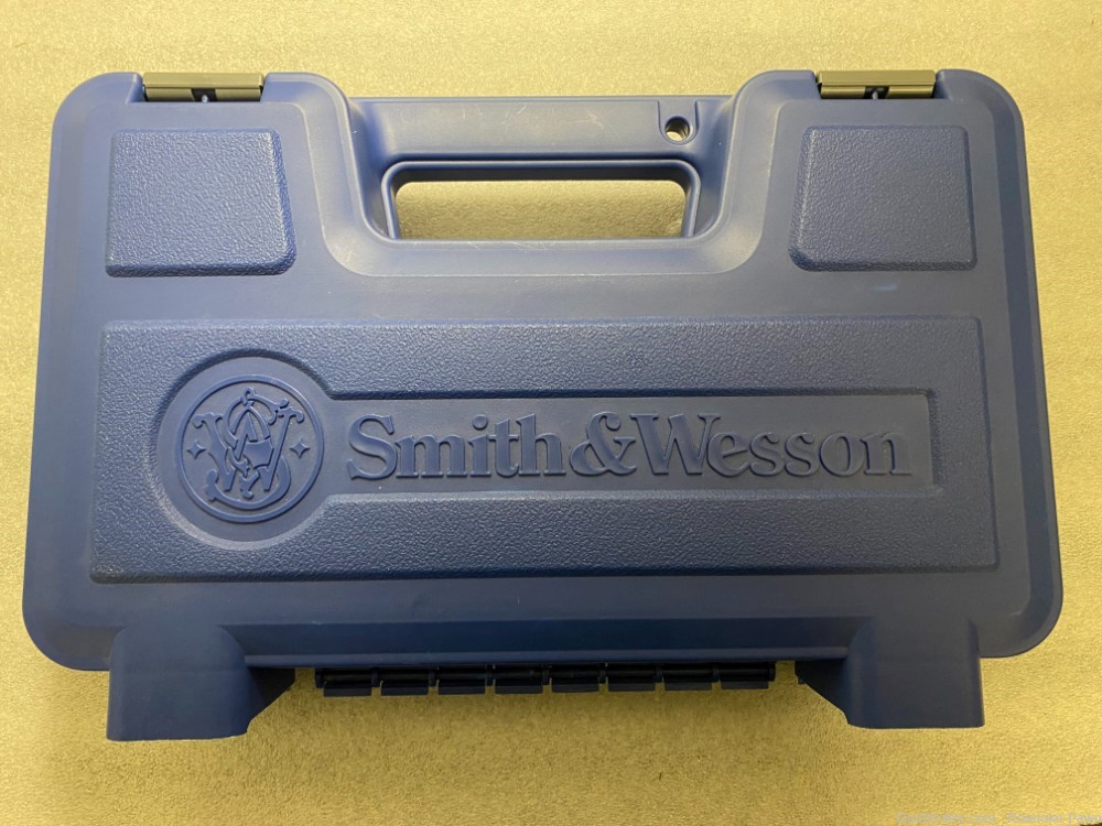 Smith and Wesson 500 Revolver with Case-img-13