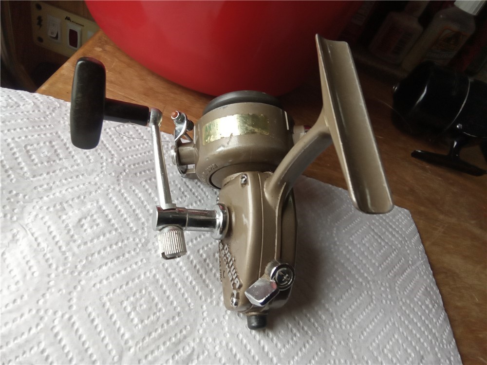 2 Fishing Reels-1 open face & 1 closed face-both vintage-img-9