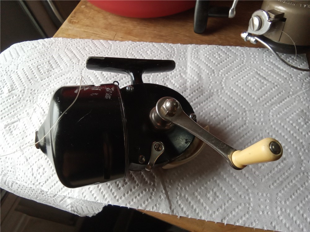 2 Fishing Reels-1 open face & 1 closed face-both vintage-img-3