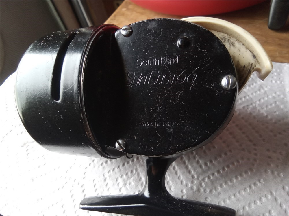 2 Fishing Reels-1 open face & 1 closed face-both vintage-img-4