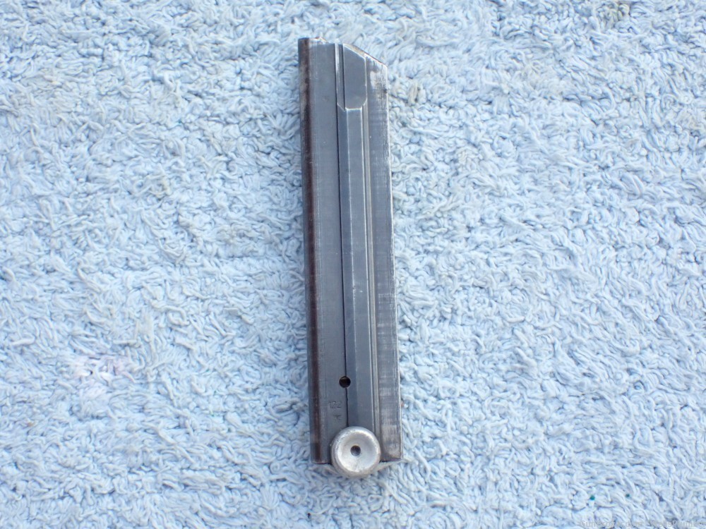 GERMAN WWII LUGER P-08 122 STRAIGHT WING EAGLE 37 9MM MAGAZINE #2390-img-1