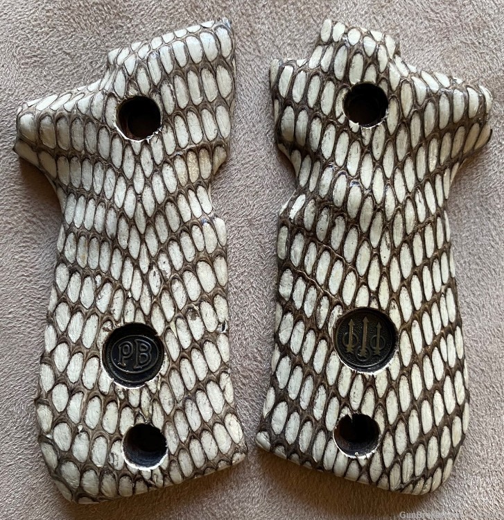 Genuine Cobra Skin Holster and Grips Set for Beretta 84 and 81-img-3