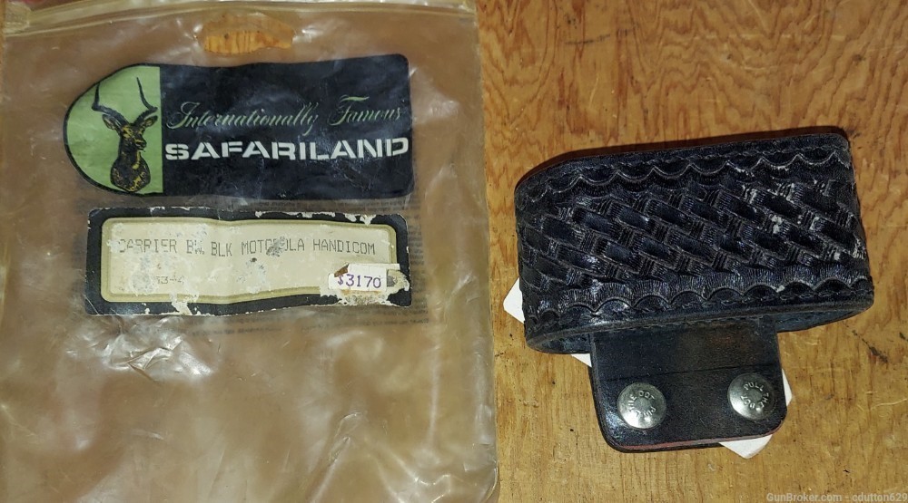 Safariland vintage black lesther basket weave radio carrier -img-0