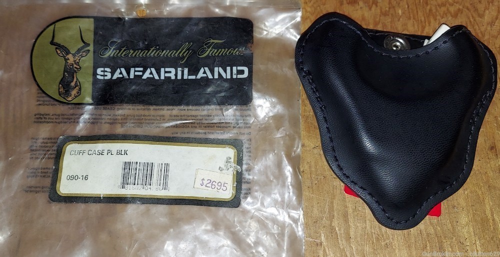 Safariland handcuff case black leather open top 090-16-img-0