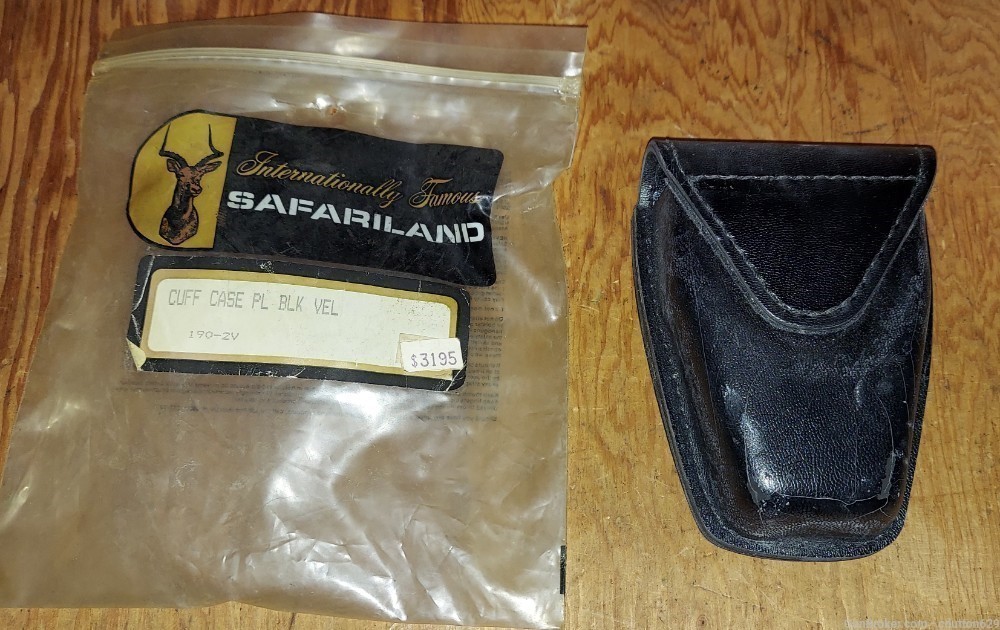 Safariland black leather handcuff case with velcro closure 190-2V-img-0