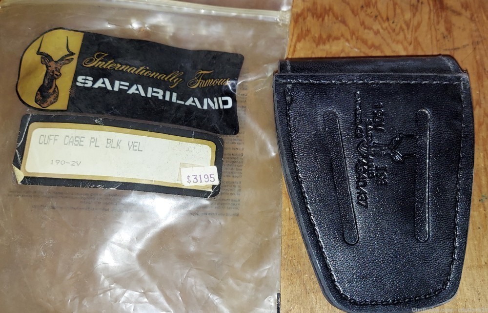 Safariland black leather handcuff case with velcro closure 190-2V-img-1