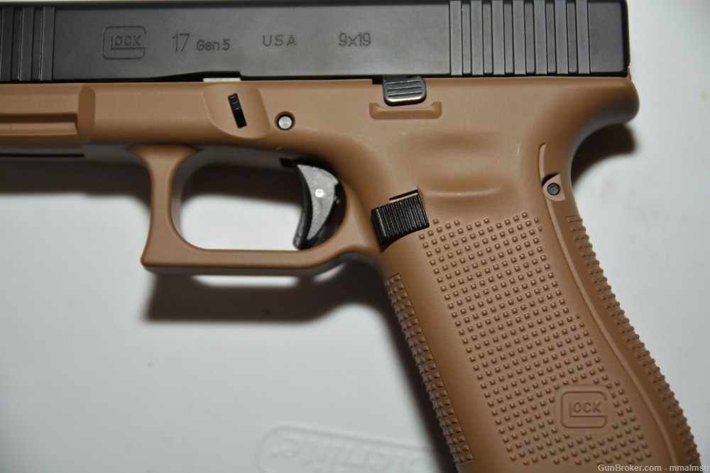 Glock 17 G17 Gen 5 9 mm 2 tone FDE-img-1