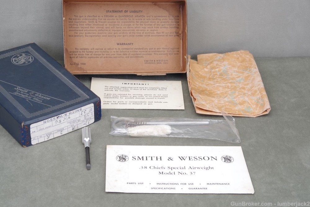 1983 Smith & Wesson 37 Airweight 38 Special 2'' Blue w Orig Box Papers 99%+-img-5
