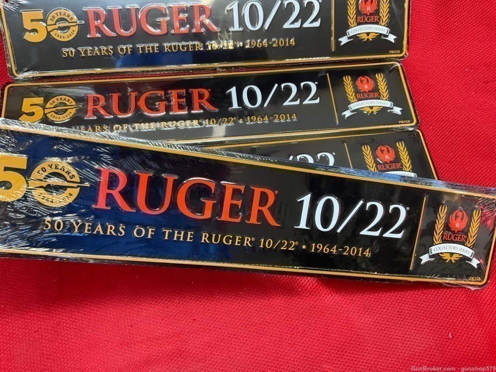 COLLECTOR RUGER 10/22 ANNIVERSARY TIN SIGN 2014 MAN CAVE NEW OLD STOCK-img-2