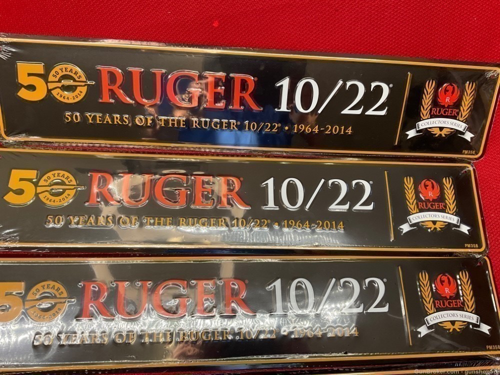 COLLECTOR RUGER 10/22 ANNIVERSARY TIN SIGN 2014 MAN CAVE NEW OLD STOCK-img-1