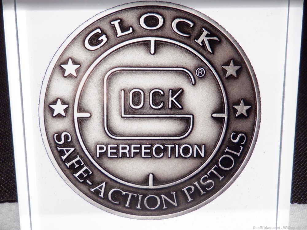 DECORATIVE  GLOCK PERFECTION EMBLEM  ACRYLIC BLOCK DISPLAY G-17- G-19-img-1