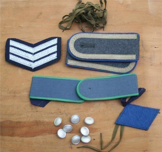 East German shoulder boards and collar tabs-img-0