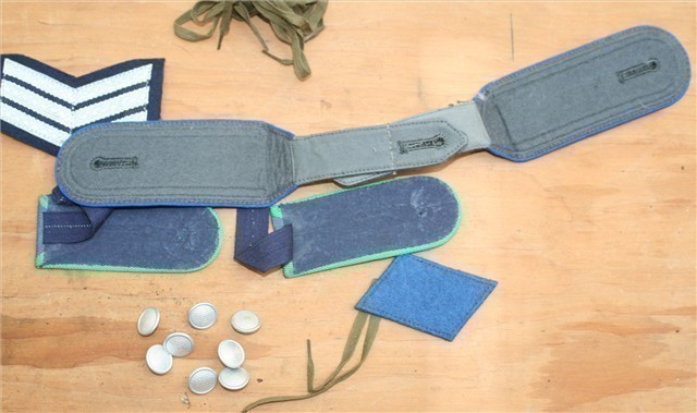 East German shoulder boards and collar tabs-img-1