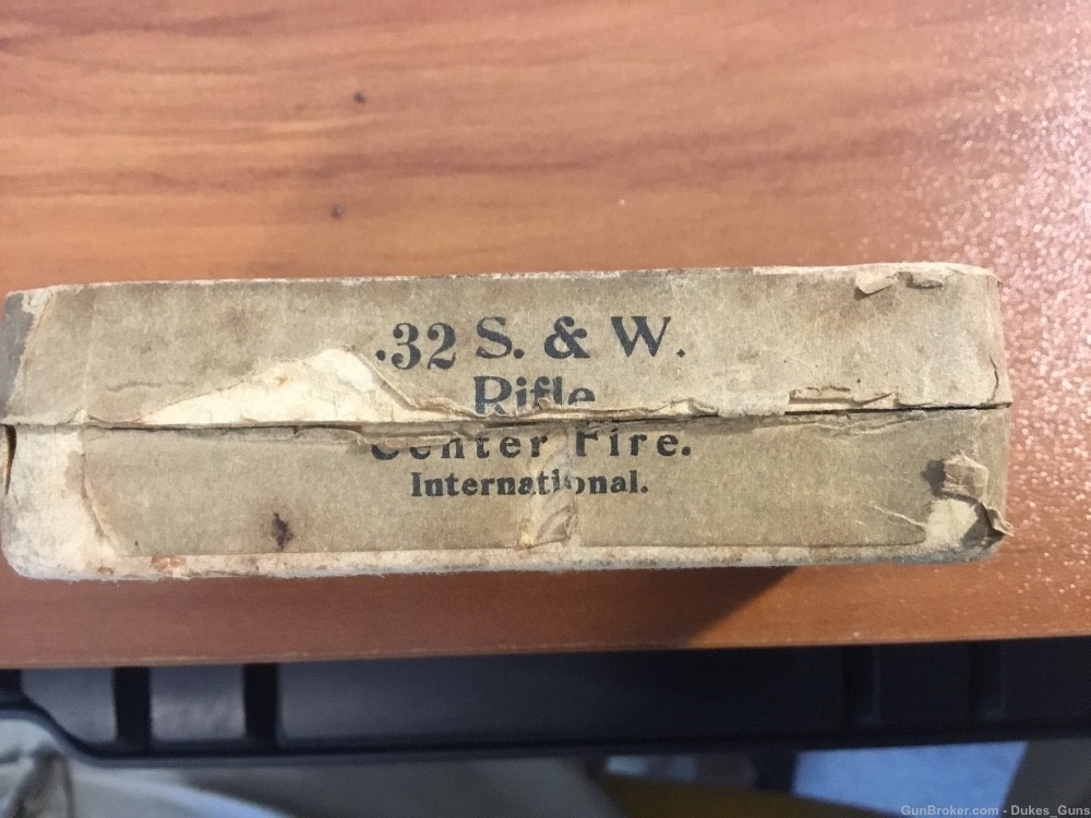 Early vintage 2 pc. Round corner box, International, 32 SW rifle cartridges-img-1