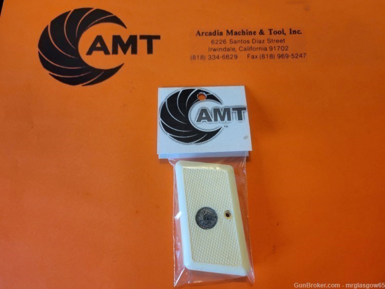 AMT/iAi Small Frame Backup Single Action (22LR, .380, 9mm Kurz) with Medall-img-0