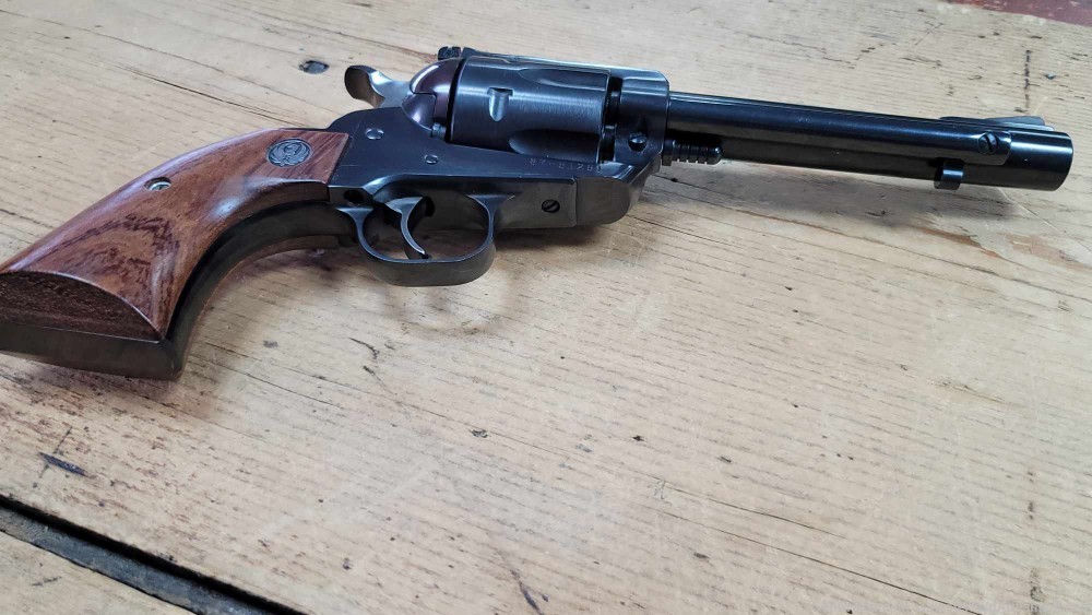 Ruger New Model Super Blackhawk .44 magnum revolver -img-3