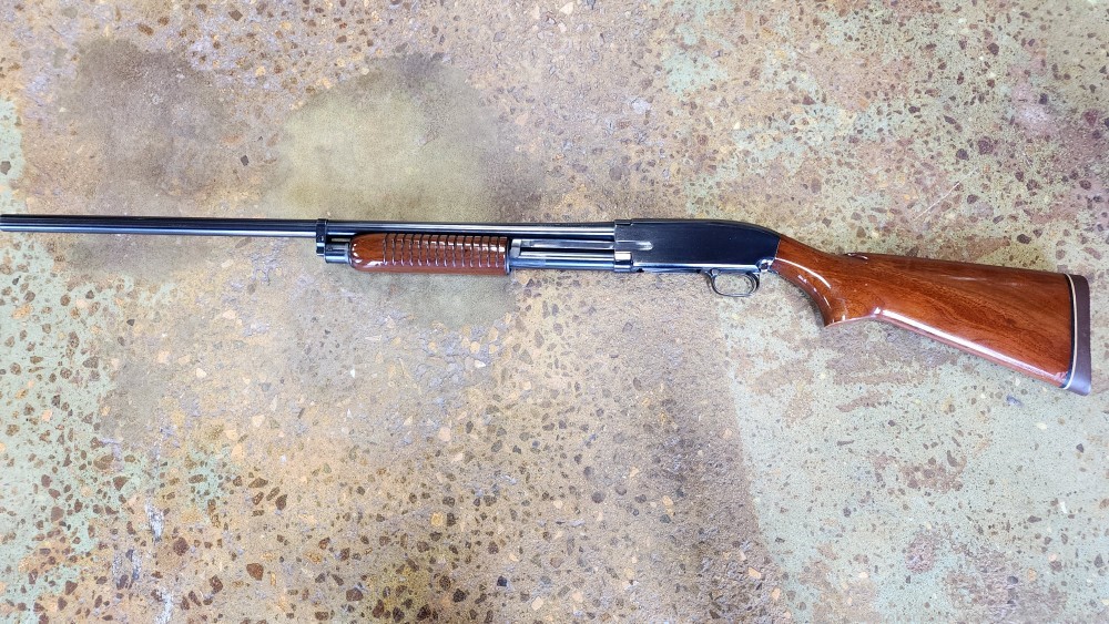 Beautiful Winchester 25 12ga Pump Shotgun 2 3/4 chamber Full choke-img-6