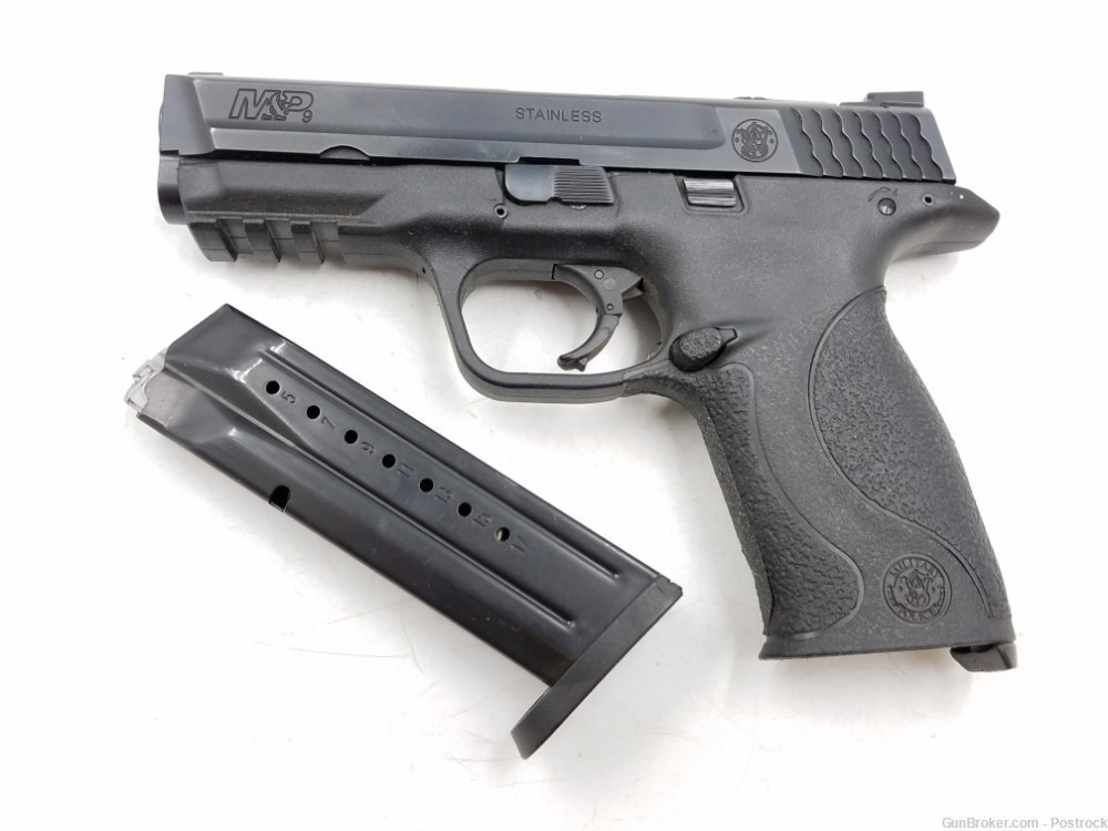 Smith and Wesson S&W M&P 9 9mm Pistol with One 17 Round Magazine -img-2