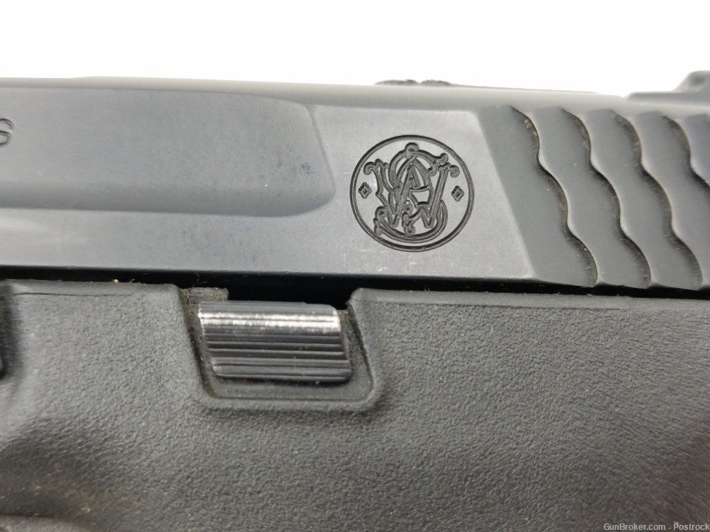 Smith and Wesson S&W M&P 9 9mm Pistol with One 17 Round Magazine -img-12