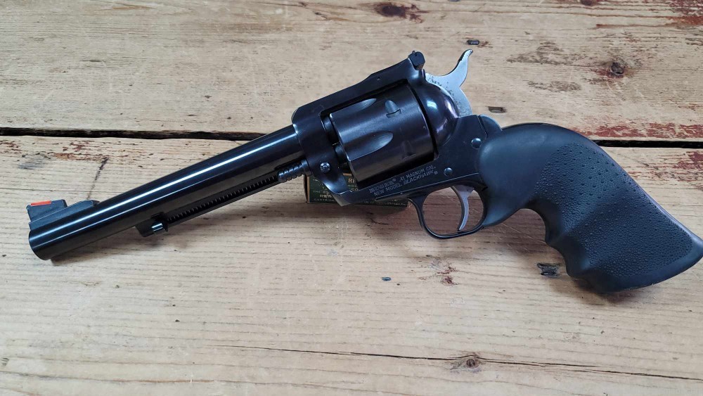 Ruger New Model Blackhawk .41 Magnum Revolver rubber grips-img-1