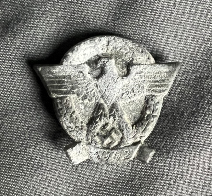 WW2 German Tag der Polizei Tinnie Pin Badge 1942 Police-img-0