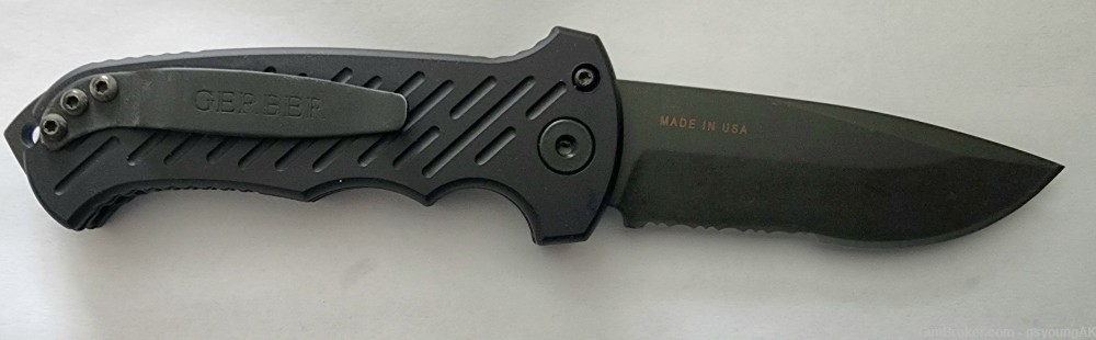 New Gerber 06 Drop point serrated auto. Made in USA.-img-1