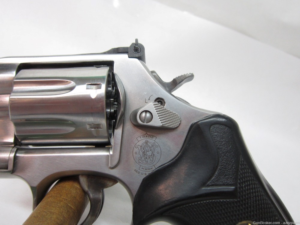 Smith & Wesson Model 686-6 Plus 7 Shot Revolver w/Pachmayr Grips-img-15