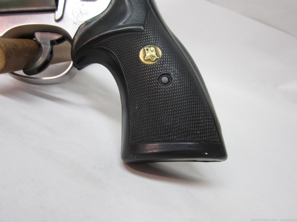 Smith & Wesson Model 686-6 Plus 7 Shot Revolver w/Pachmayr Grips-img-13