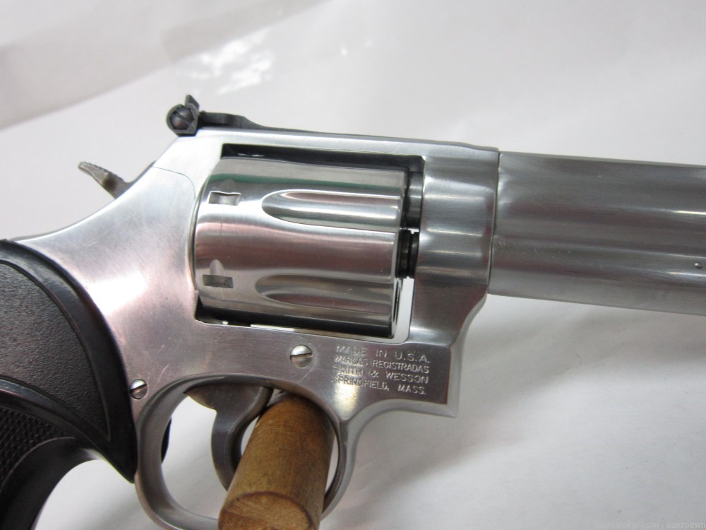 Smith & Wesson Model 686-6 Plus 7 Shot Revolver w/Pachmayr Grips-img-7