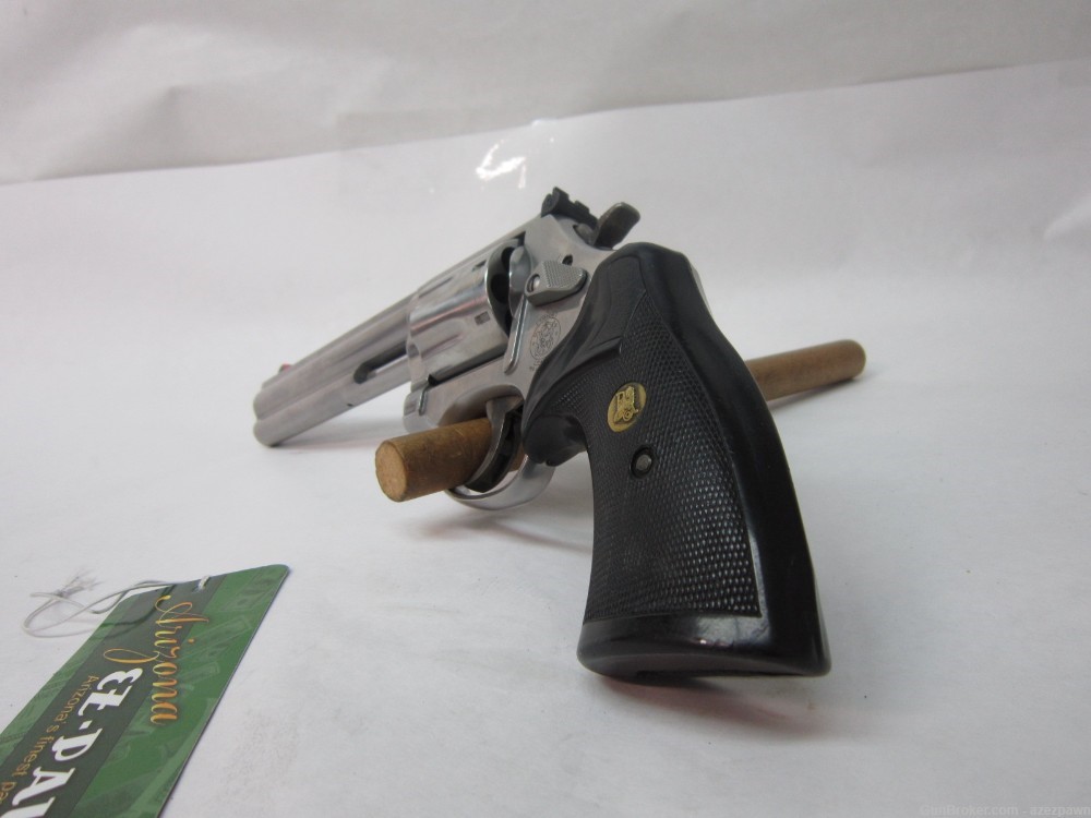 Smith & Wesson Model 686-6 Plus 7 Shot Revolver w/Pachmayr Grips-img-11