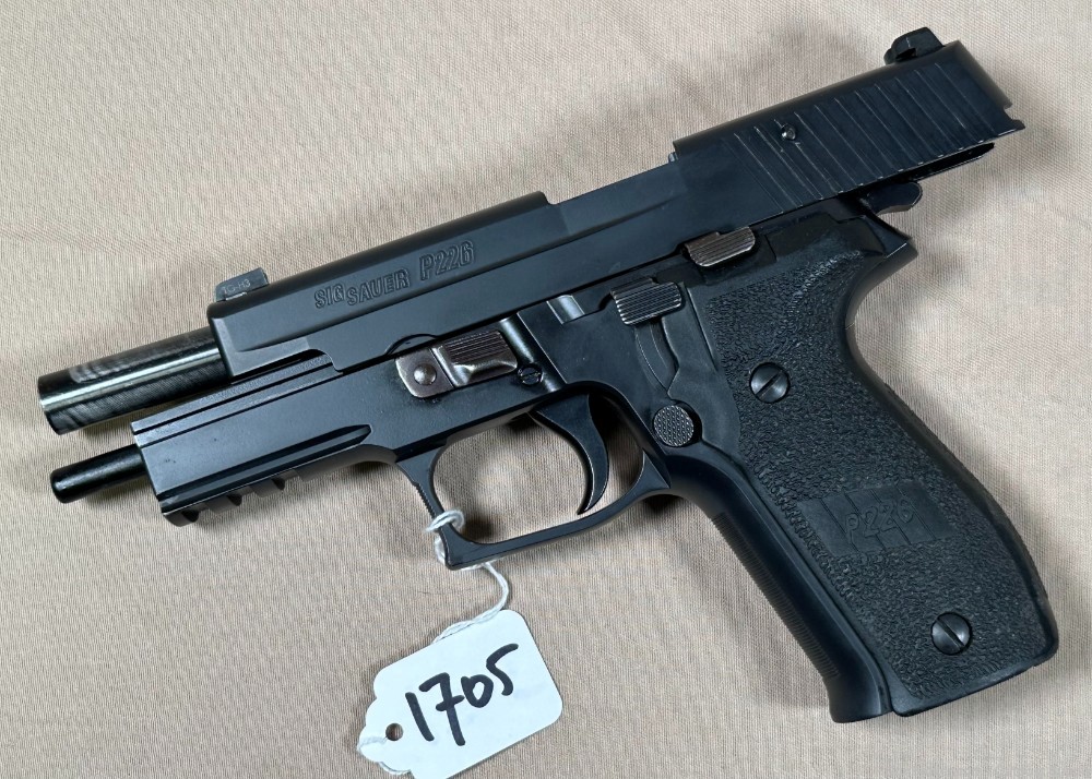 German Sig Sauer P226 .40 S&W SA/DA Pistol + 2x Magazines-img-5