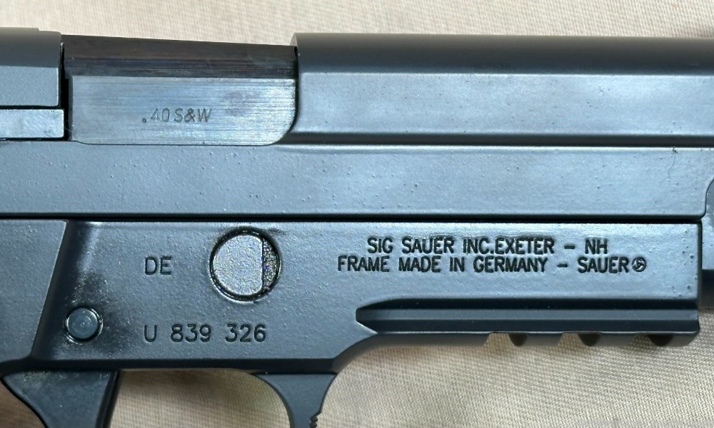 German Sig Sauer P226 .40 S&W SA/DA Pistol + 2x Magazines-img-7