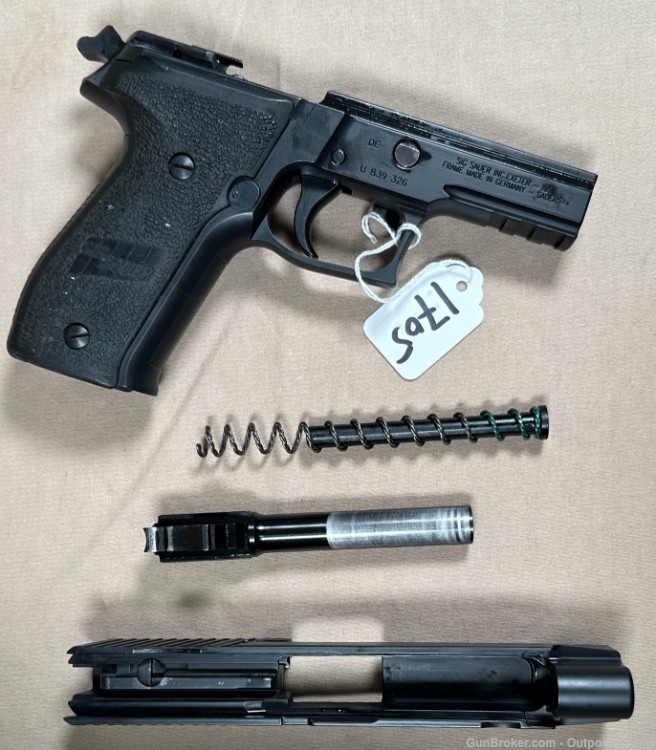 German Sig Sauer P226 .40 S&W SA/DA Pistol + 2x Magazines-img-13