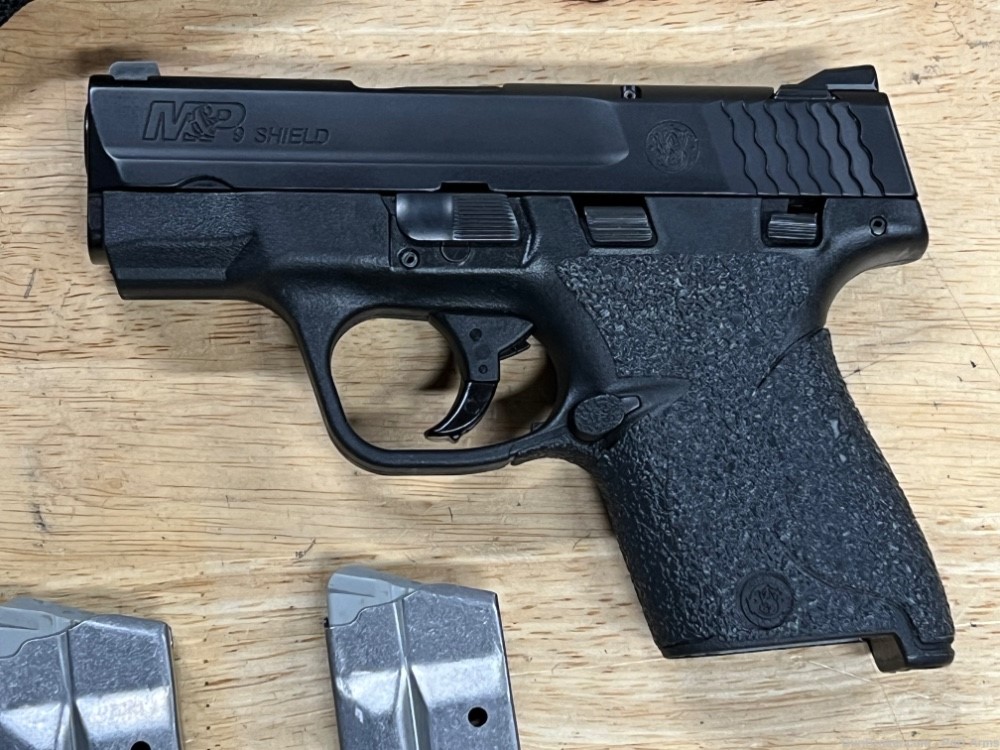 Smith&Wesson M&P9 Shield 9mm with Extras!   CA LEGAL-img-1