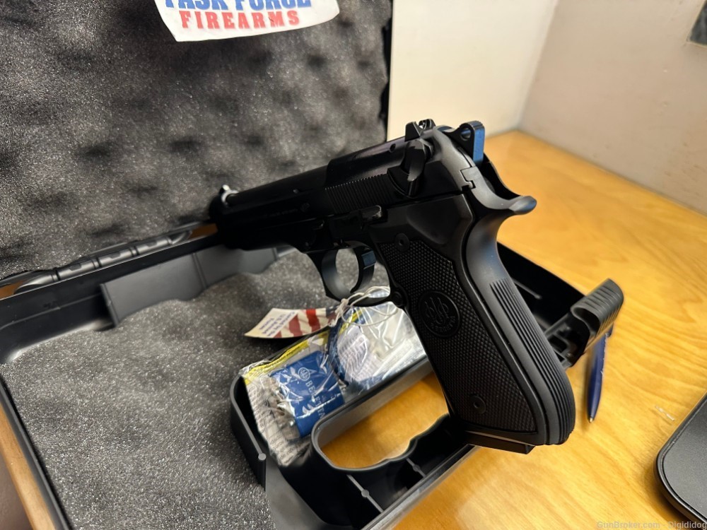 Beretta M9 9mm Luger Semi Auto Pistol 4.9" Barrel 10 Rounds Black-img-7