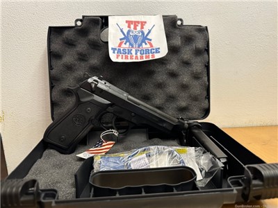 Beretta M9 9mm Luger Semi Auto Pistol 4.9" Barrel 10 Rounds Black