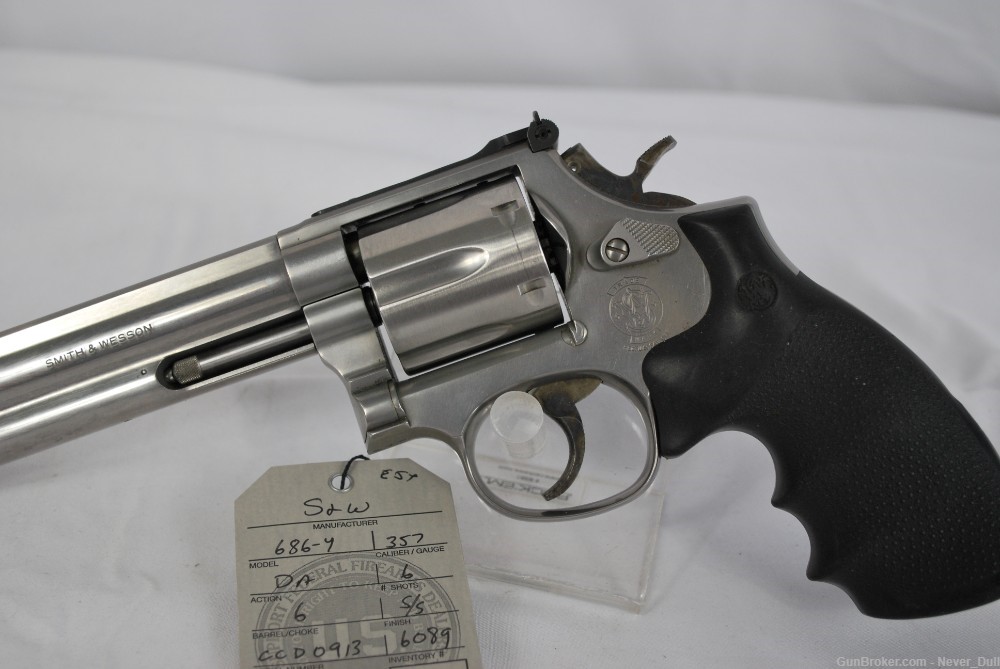 S&W Model 686-4  Beautiful  Revolver You Can't Beat A Classic!-img-1