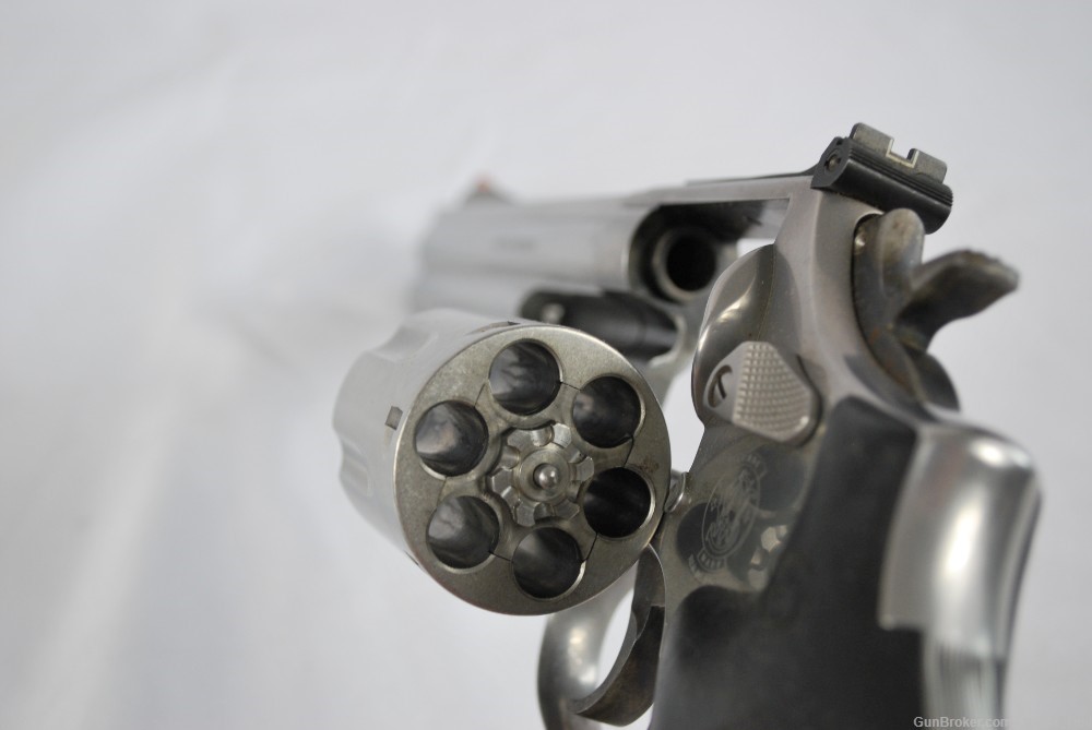S&W Model 686-4  Beautiful  Revolver You Can't Beat A Classic!-img-4