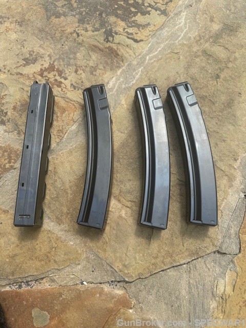 H&K  EARLY 12/67 MP5 9MM STRAIGHT MAG AND RARE PRE BAN CURVED MAGS W/POUCH-img-11