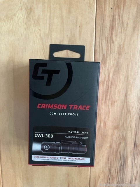Crimson Trace  CWL-300 handheld tactical flashlight-img-2