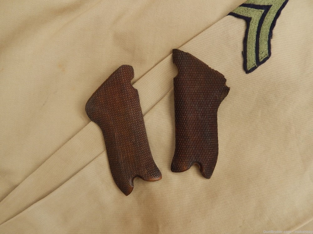 WWII WW2 MAUSER BYF LUGER P 08 P-08 GRIPS. ORIGINAL.-img-0