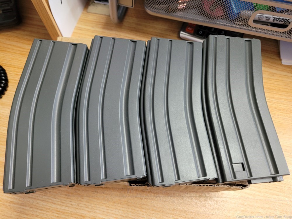 4 - M16/AR16 Air Soft Magazines - 100 rounds-img-1