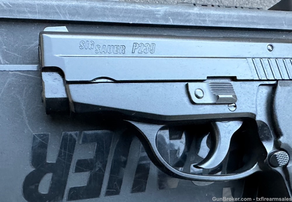 Sig Sauer P239 Compact 8-shot 9MM Pistol, DAK Trigger, Made in 2011-img-7