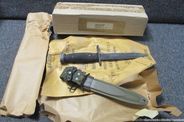 1969 VIETNAM ISSUED M16 BAYONET WITH M8A1 SCABBARD WITH ORIGINAL BOX (MINT)-img-0
