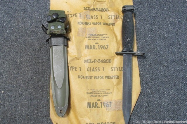 1969 VIETNAM ISSUED M16 BAYONET WITH M8A1 SCABBARD WITH ORIGINAL BOX (MINT)-img-1