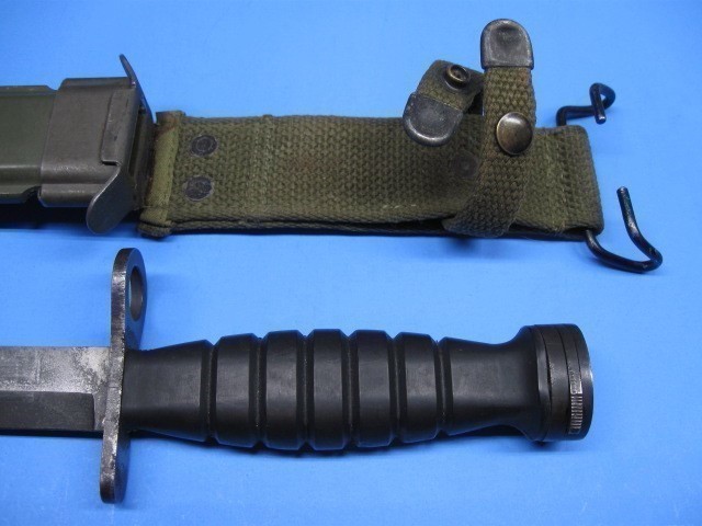 US WWII M1 CARBINE BAYONET WITH SCABBARD RUBBER HANDLE CASE M4 BAYONET-img-2